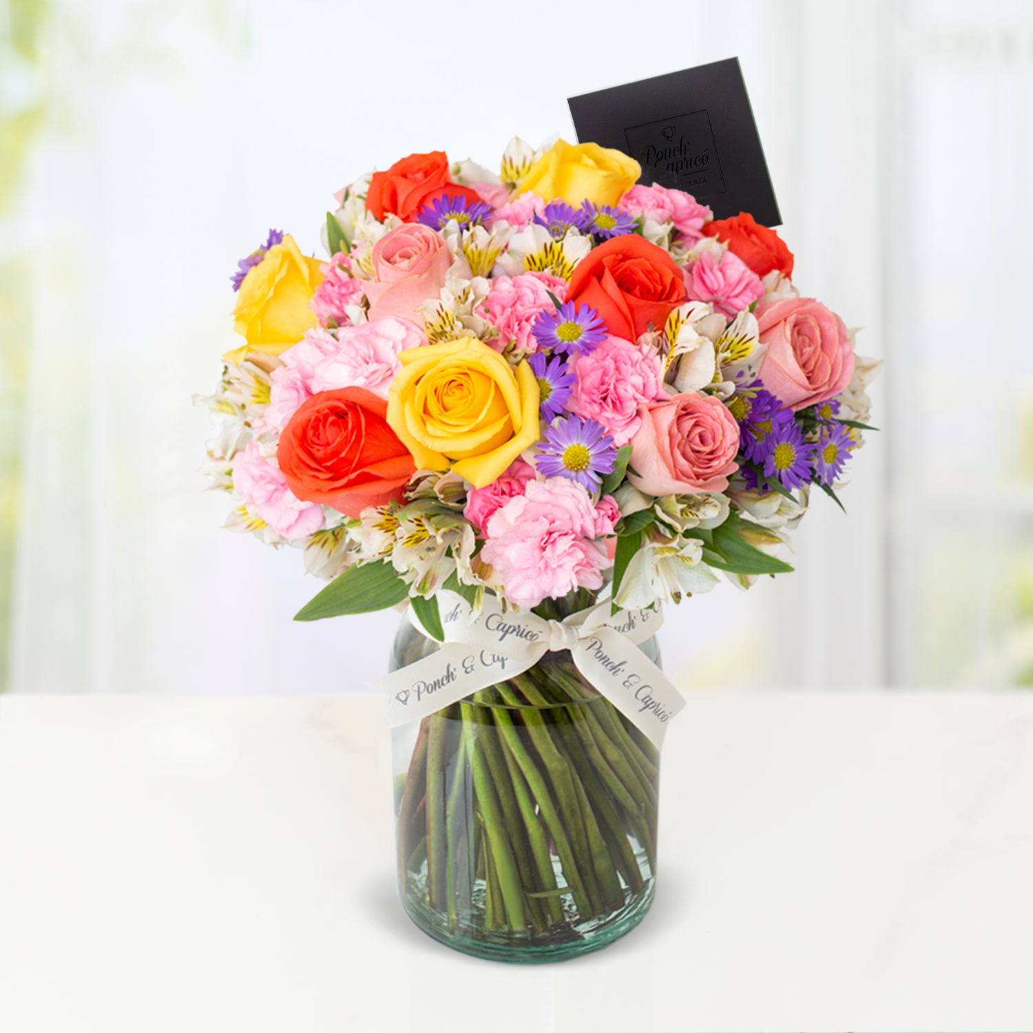 Arreglo floral de 12 Rosas Mix, Alstro Blanca y Clavellinas Rosadas -GI011-