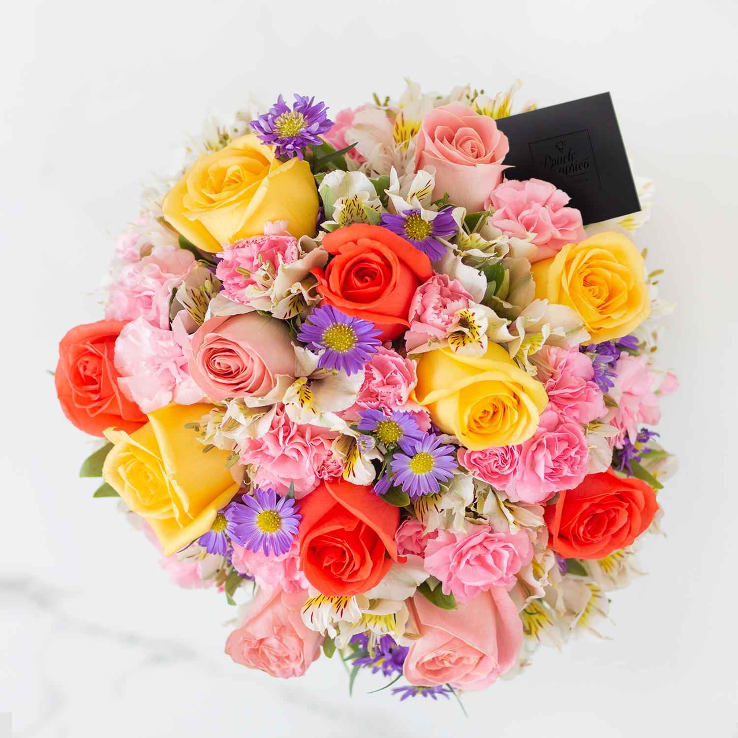 Arreglo floral de 12 Rosas Mix, Alstro Blanca y Clavellinas Rosadas -GI011-